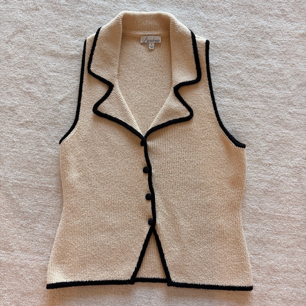 L’academie by Marianna Elektra Vest